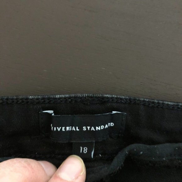 Universal Standard High-Rise Cut-Off Rolled Cuff Bermuda Shorts Black 18 - Picture 11 of 13